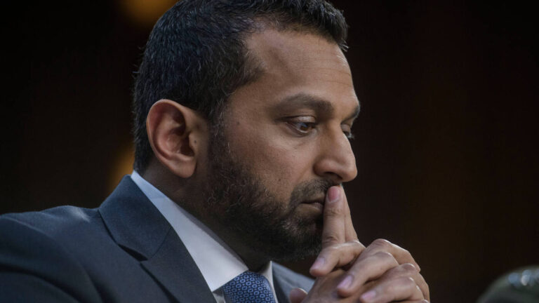 Пьянство и паранойя: вокруг директора ФБР множатся скандалы