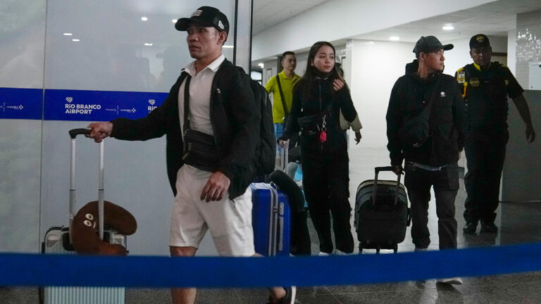 США начали ограничивать легальную миграцию