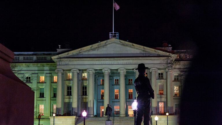 Time: Демократы в Конгрессе готовят иск против Трампа из-за войны с Ираном