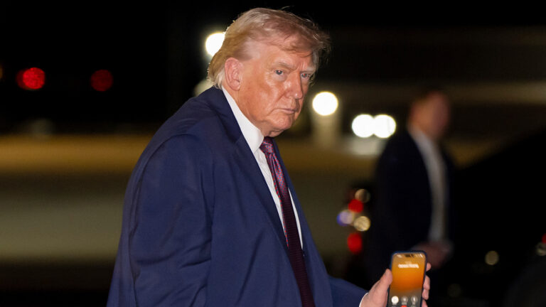 Трамп продлил перемирие с Ираном