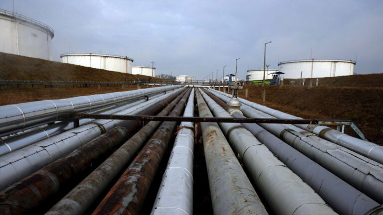 Транзит перекрыт: Казахстан не сможет поставлять нефть по «Дружбе»