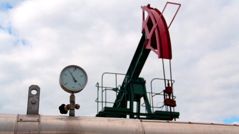 «Уговорить или припугнуть»: почему выход ОАЭ из ОПЕК — угроза для России