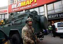 В Киеве вооруженный мужчина открыл стрельбу по людям