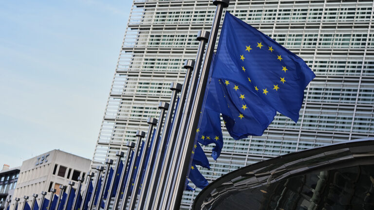 Венгрия сняла вето с кредита Украине на €90 млрд