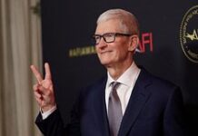 Возглавлявший компанию Apple 15 лет Тим Кук покинет свой пост. Кто может его заменить?